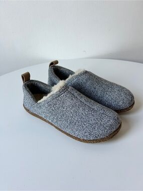 NEW Roots Heathered Grey Cabin Fleece Lined Slippers